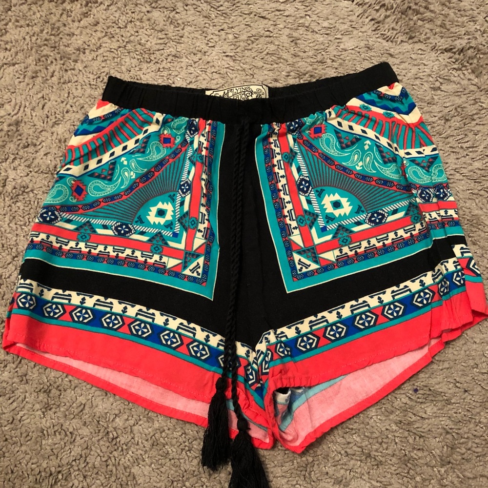 Cloth patterned shorts